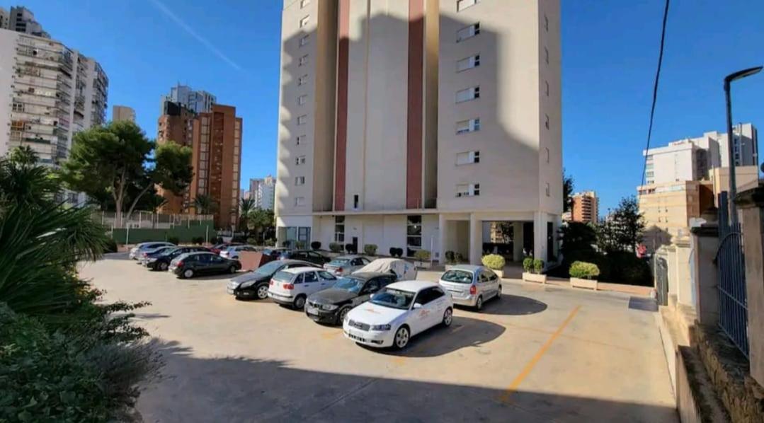 Vacanza Luxury Complex- Parking , Pool Only In The Summer , Rincon De Loix Lägenhet Benidorm Exteriör bild